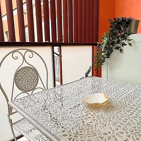 Mimi Maison Bari